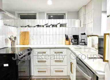 Main picture of 8 Charles St