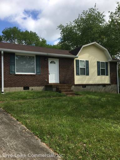 Main picture of 1005 E Lake Ct
