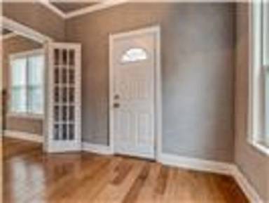 Main picture of 2047 E 13th St