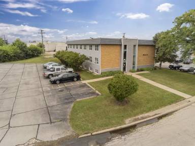 Main picture of 2439 Holmes St