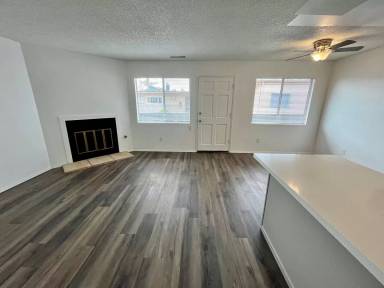 Main picture of 14511 Larch Ave