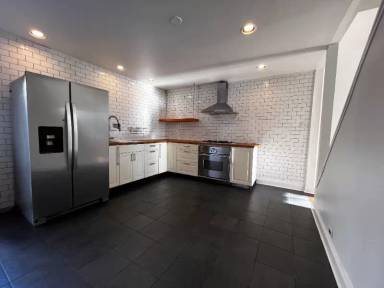 Main picture of 1339 Earl St