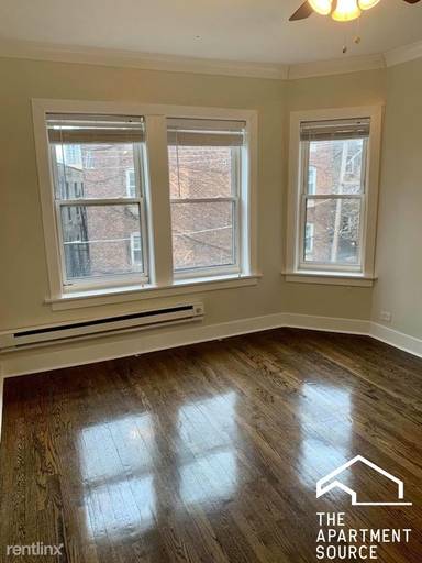 Main picture of 648 W Roscoe St