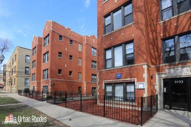 Main picture of 3943 N Janssen Ave