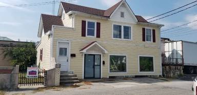 Main picture of 210 1/2 E Mulberry St