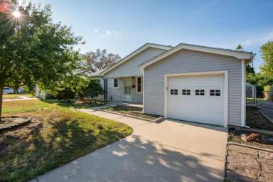 Main picture of 1621 W Lotus St