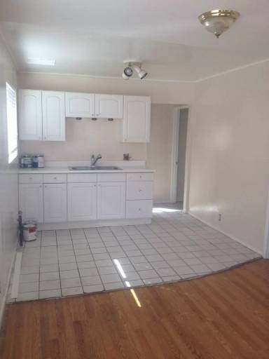 Main picture of 4712 W 173rd St