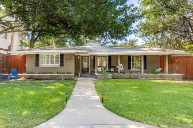 Main picture of 4033 Centenary Ave