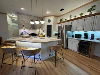 Main picture of 7230 Oakridge Ave