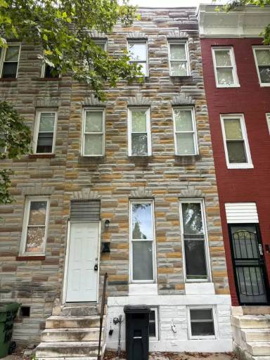 Main picture of 939 N Mount St