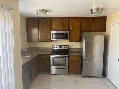 Main picture of 565 Beverly Pl