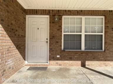 Main picture of 305 Cedar Creek Dr