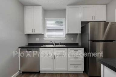 Main picture of 1050 W Elm St