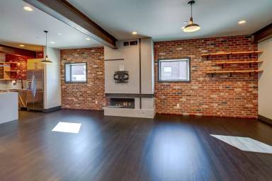 Main picture of 445 SW 6th St