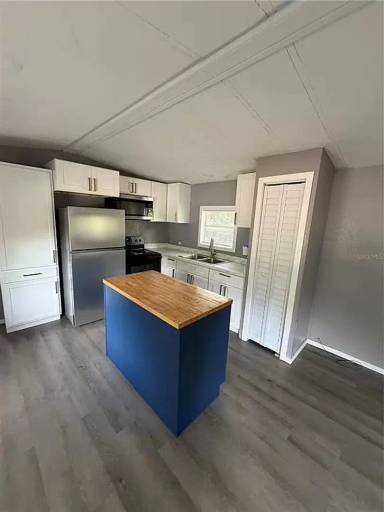 Main picture of 4605 NE 167th Pl