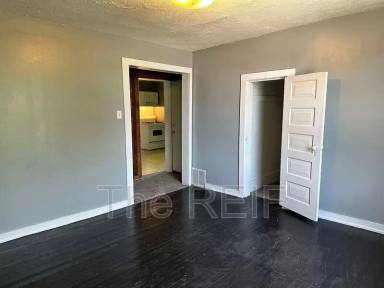 Main picture of 109 W Maple St