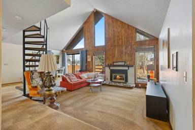 Main picture of 580 W Main St