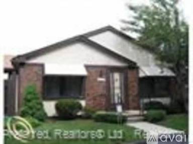 Main picture of 40105 Newport Dr
