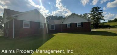 Main picture of 329 Eddies Ln