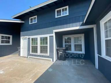 Main picture of 1507 S Knoxville Ave