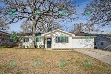 Main picture of 129 NE Michael Dr