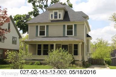 Main picture of 122 Parkwood Blvd