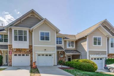 Main picture of 2323 Putters Way