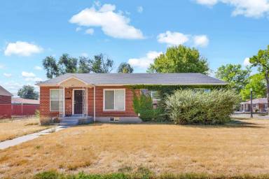 Main picture of 1077 W Briarcliff Ave