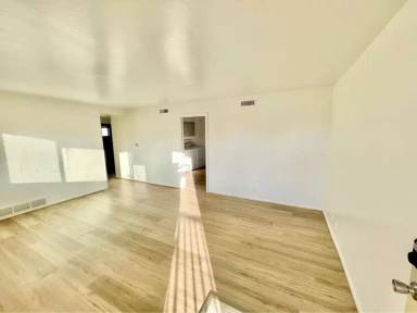 Main picture of 125 S 200 W