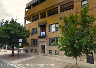 Main picture of Live in the Heart of Wrigleyville!