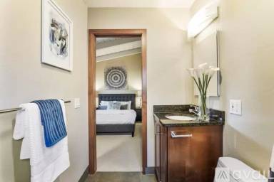 Main picture of 2471 Johnson Pl