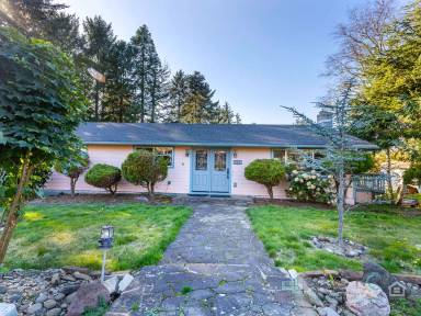 Main picture of 242 Hemlock St