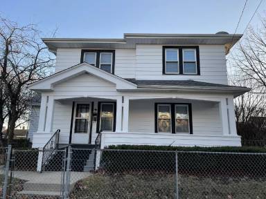 Main picture of 1335 W Dakota St
