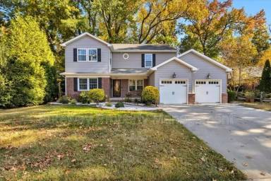 Main picture of 827 Longwood Dr