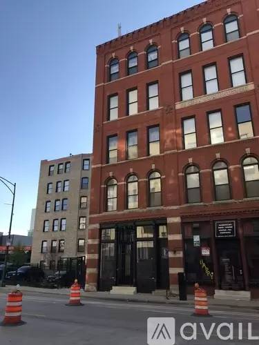 Main picture of 525 N Halsted St