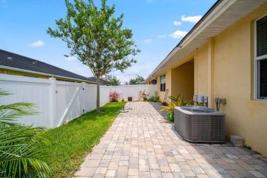 Main picture of 6113 NW Castlebay Ln