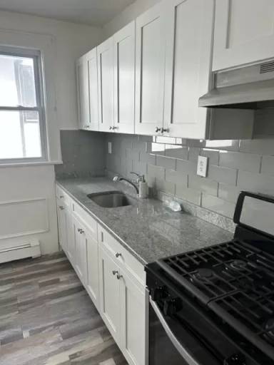 Main picture of 796 Inwood Ter