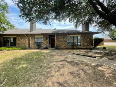 Main picture of 2028 Heatherbrook Dr