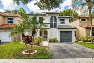 Main picture of 10746 S Saratoga Dr