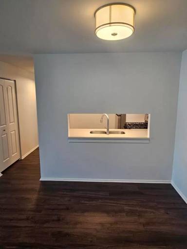 Main picture of 1049 S Main St