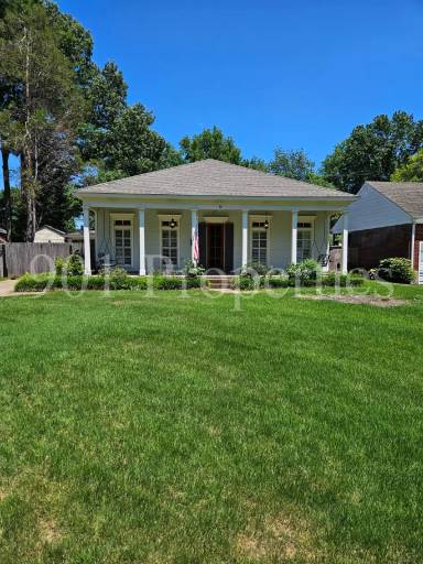 Main picture of 52 S Reese St