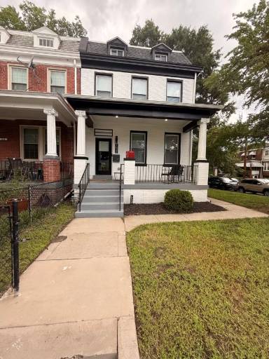 Main picture of 1632 T St SE