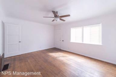 Main picture of 21 W Market St