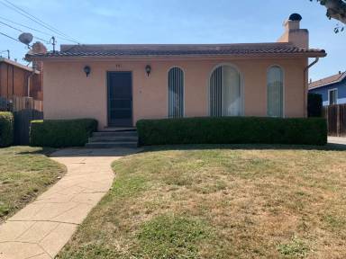 Main picture of 845 N Delaware St