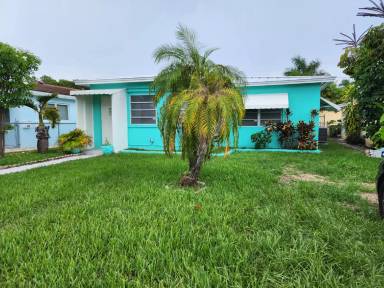 Main picture of 1639 Moffett St