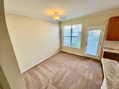 Main picture of 1049 Woodglen Ln