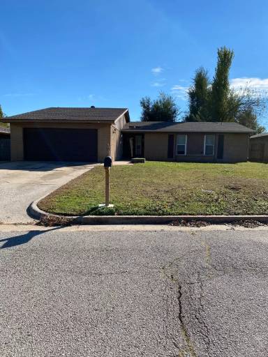 Main picture of 8908 NW 82nd St