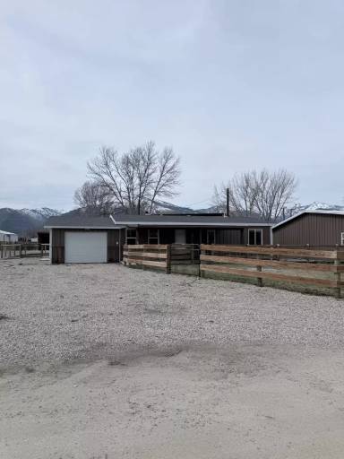 Main picture of 551 Vics Ln