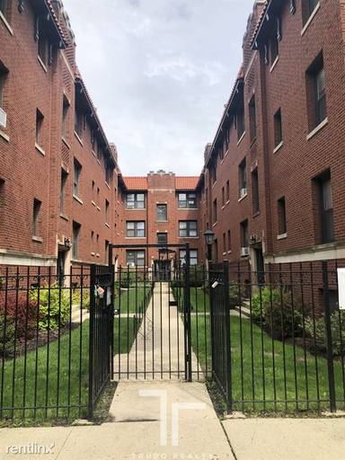 Main picture of 2625 1/2 N Spaulding Ave