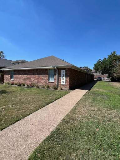 Main picture of 1209 Bagby Ave